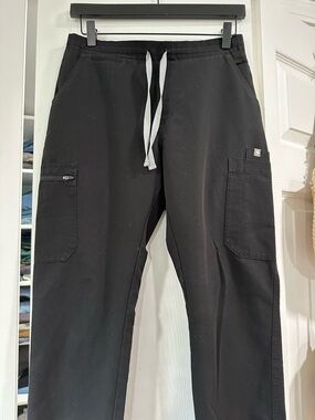Figs Women’s Black Straight Leg Pants